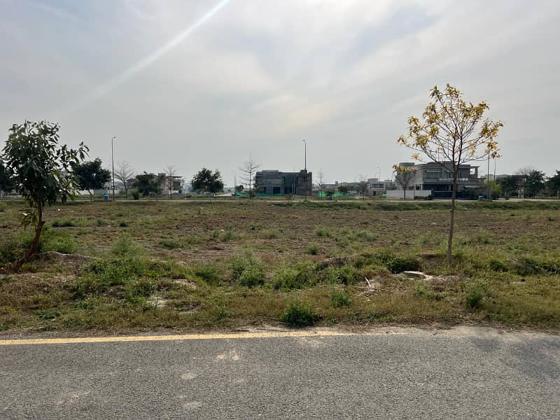 1 Kanal Plot 610 Hot Location Urgent Sale DHA Phase 8 Block W 0