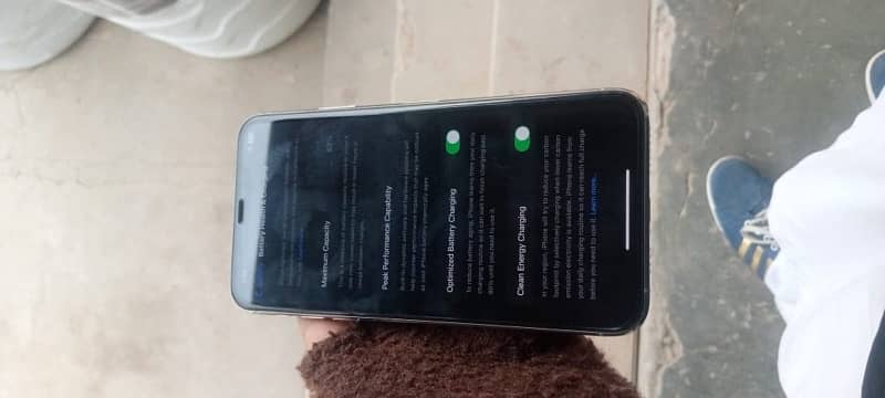 iPhone 11 Pro Max 256 gb non pta factory unlock 2