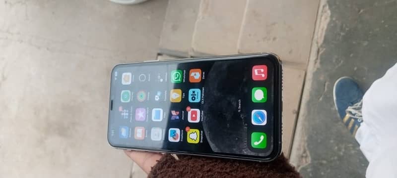 iPhone 11 Pro Max 256 gb non pta factory unlock 5