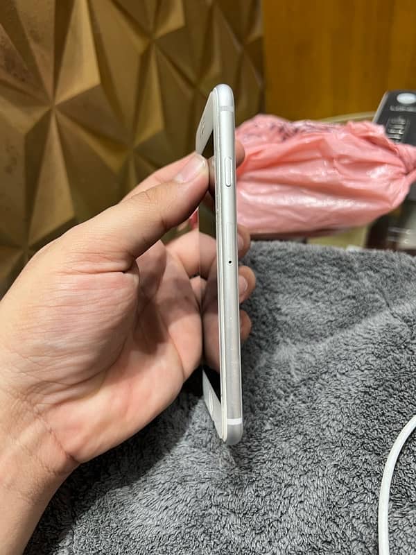 iPhone 8 white Color 1