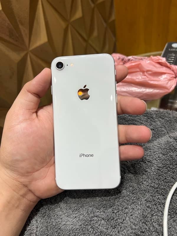 iPhone 8 white Color 3