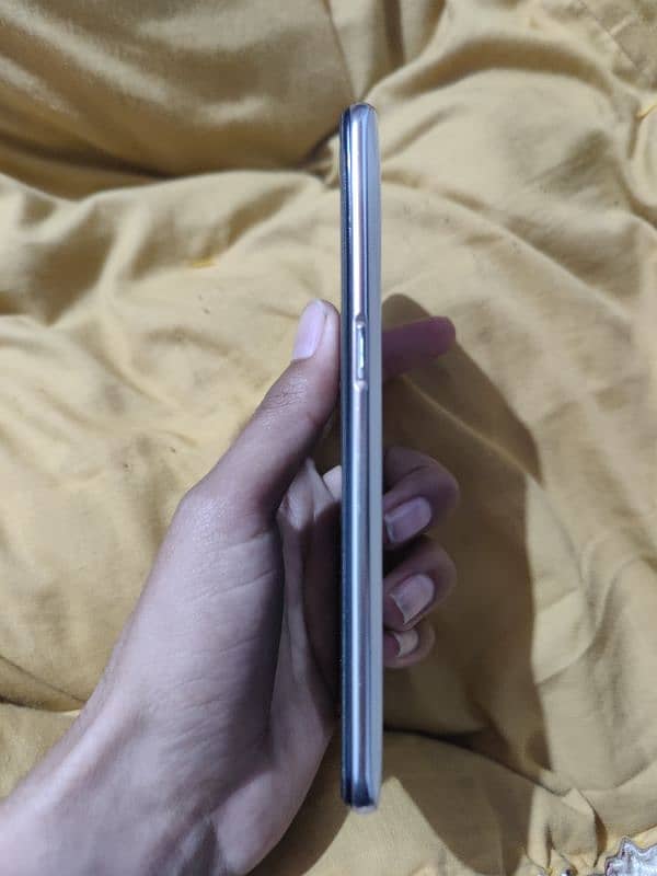 oppo reno z phone in used but full condition 2