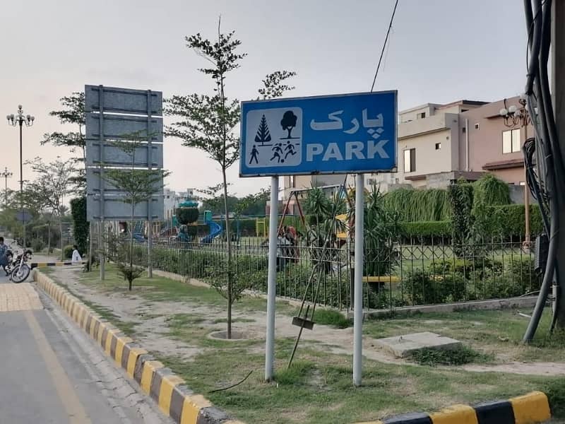 Residential Plot For Grabs In 5 Marla Lahore 2