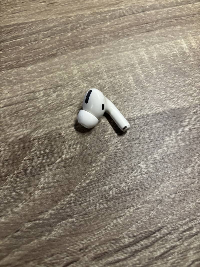 Apple Airpod Pro 2 (Right Ear Only - No Charger) - Original (Like New) 3