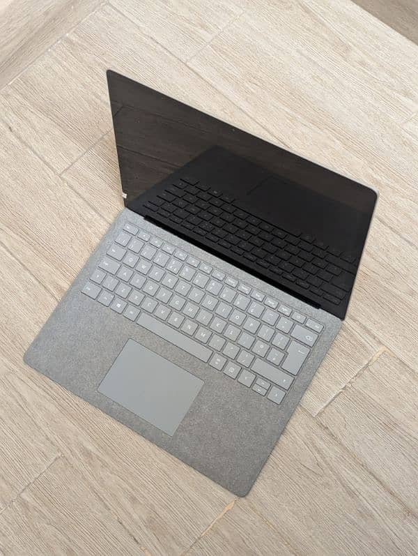 Microsoft Surface Laptop 2 core i5 8th gen touch screen better than HP 0