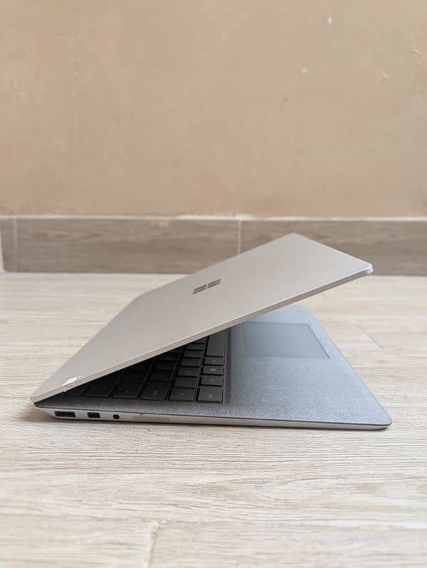 Microsoft Surface Laptop 2 core i5 8th gen touch screen better than HP 3