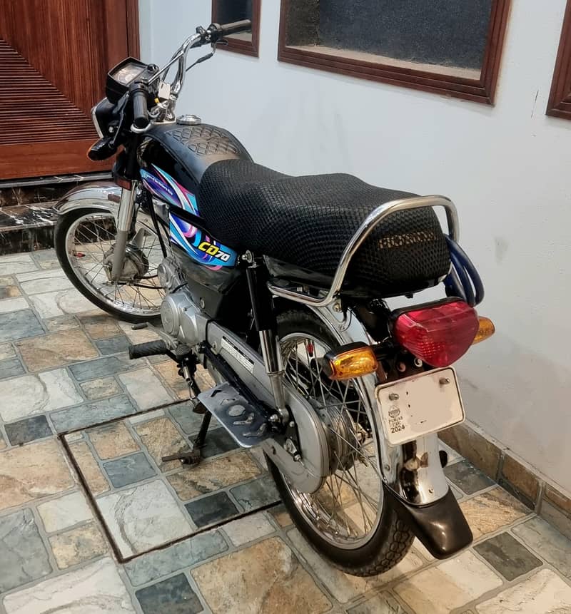 Honda CD 70 Black 07-2024 Golden Number 5