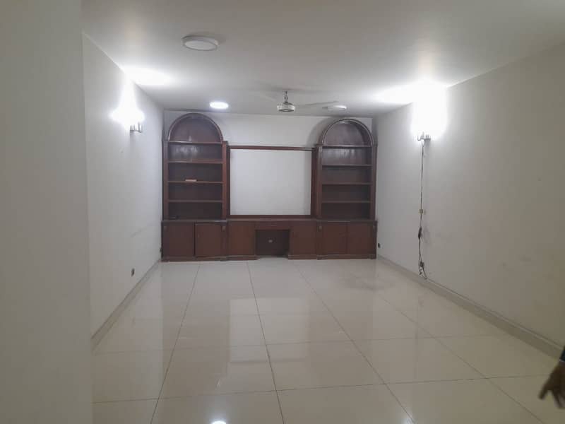 Spacious 4 Kanal Commercial House In The Heart Of Muslim Town For Rent 5