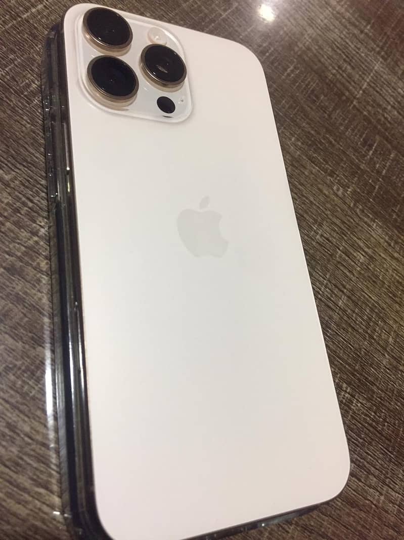 Apple iPhone 16 Pro Max 3