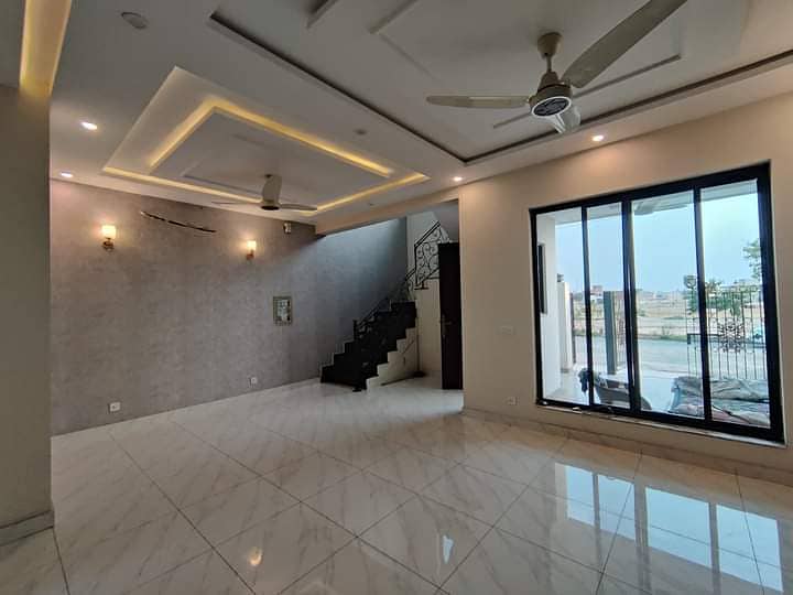 5 Marla Brand New House For Sale In Lake City - Sector M-7B Lake City Lahore 4