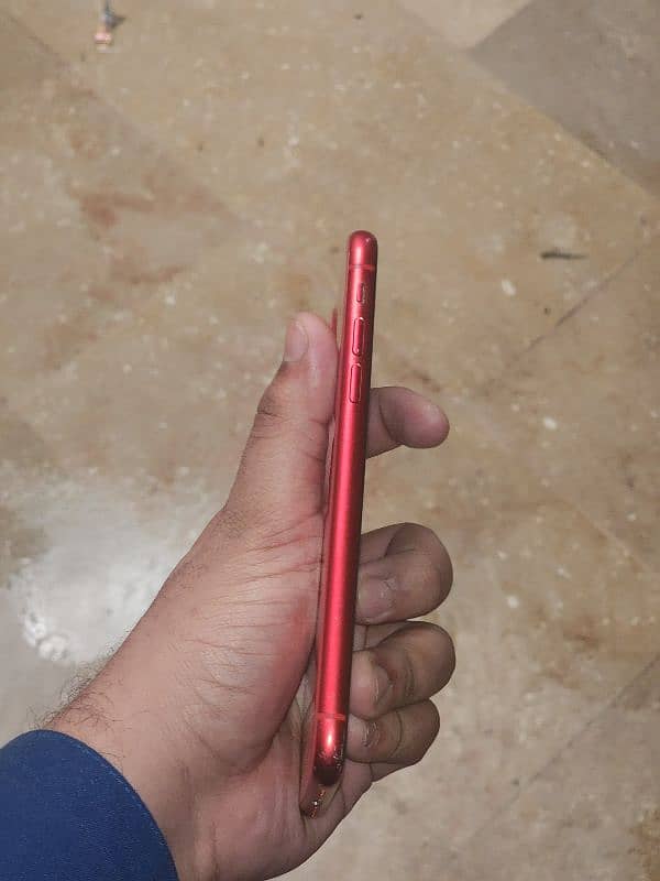 I phone 11 Non pta  256 Gb red colour 3