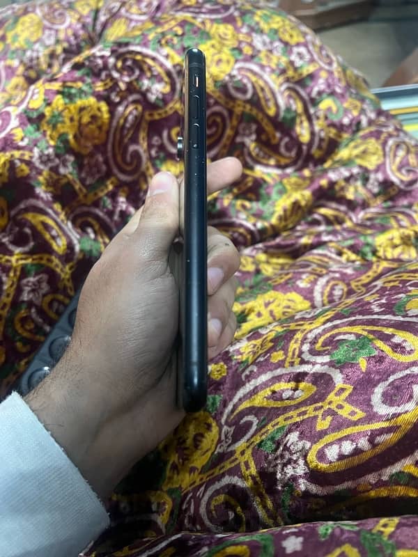 iPhone XR jv 64gb 5