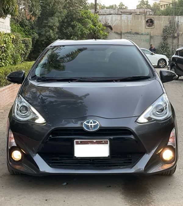 Toyota AQUA G LED PUSH Cruise 2018/15 better Prius Vitz Corolla civic 1