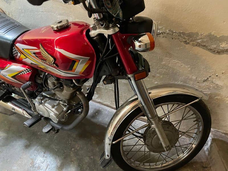 Honda 125 red 2021 Model 3