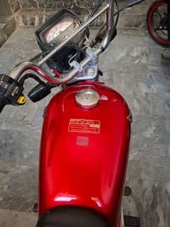 Honda cd70cc 10 by 10 condition look like new