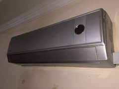 Gree AC Non inverter in excellent condition