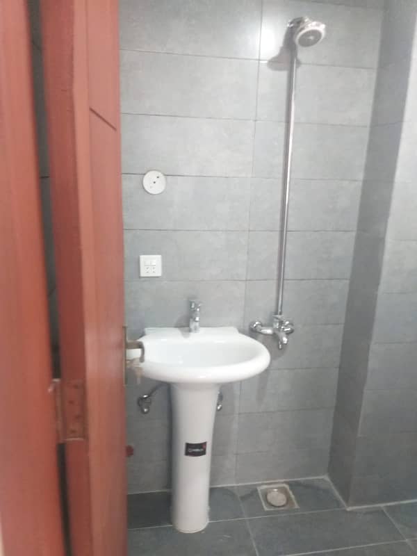 3 Bedroom Flat Available For Rent In G11 2