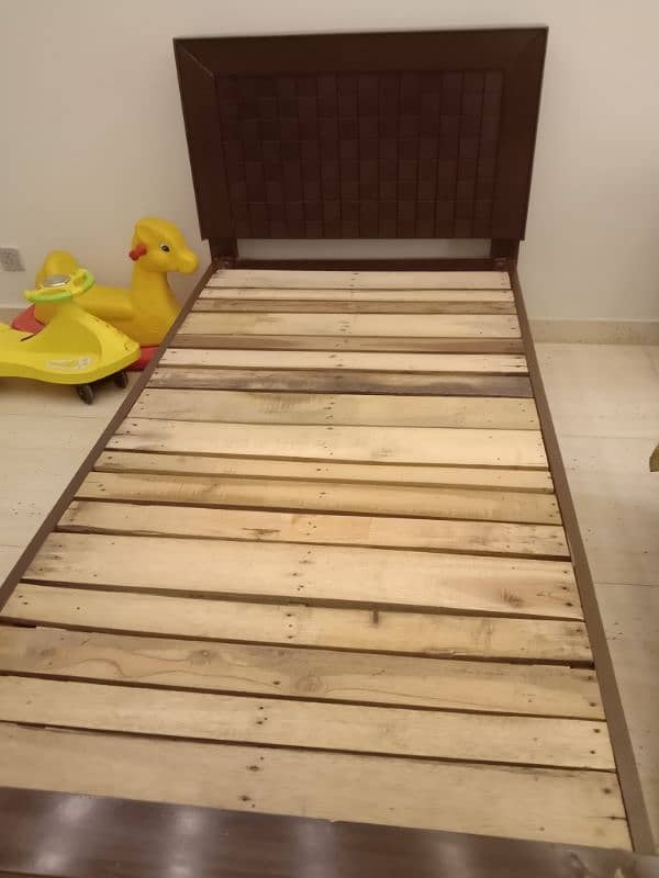 single bed , excellent condition 1