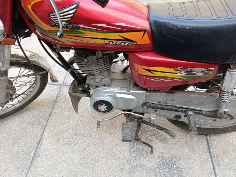 united 125 us euro-2 125 bike red colour lahore number good condition 12