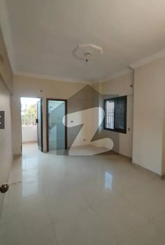 flat for sale in Main Maskan Chowrangi Gulshan-e-Iqbal, Karachi! With 3 bedrooms, drawing, spacious lounge, American kitchen, modern tile flooring, west open corner, and boundary wall project. 1