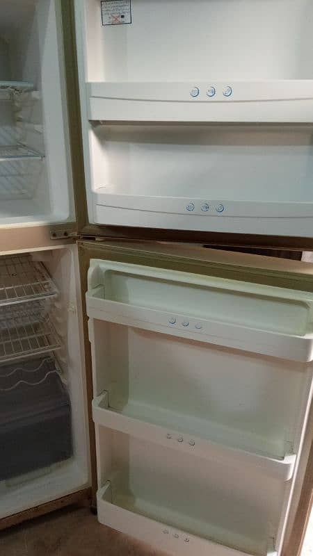 Haier medium size fridge 4