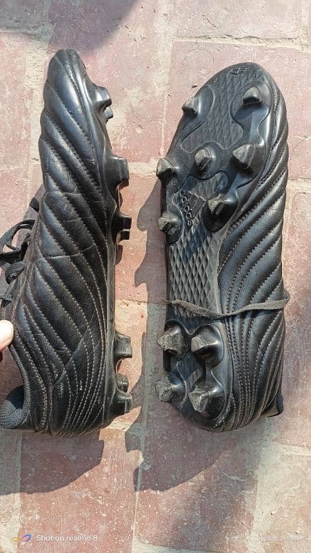 Football shoes uk9 1