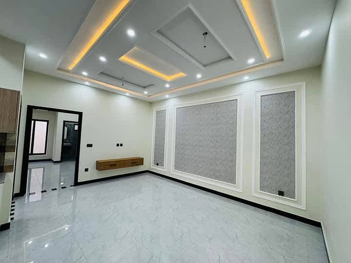 7.5 Marla Park Facing Modern Ultra-Luxurious Designer House for Sale in buch Multan 3