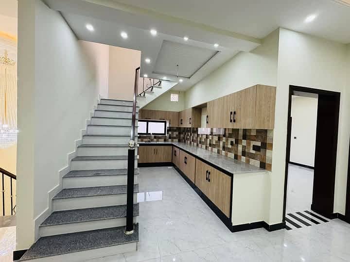 7.5 Marla Park Facing Modern Ultra-Luxurious Designer House for Sale in buch Multan 4