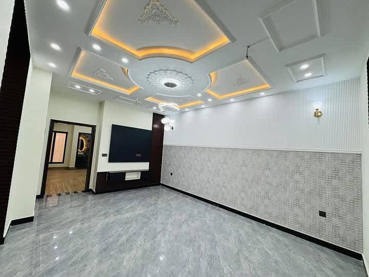 7.5 Marla Park Facing Modern Ultra-Luxurious Designer House for Sale in buch Multan 18