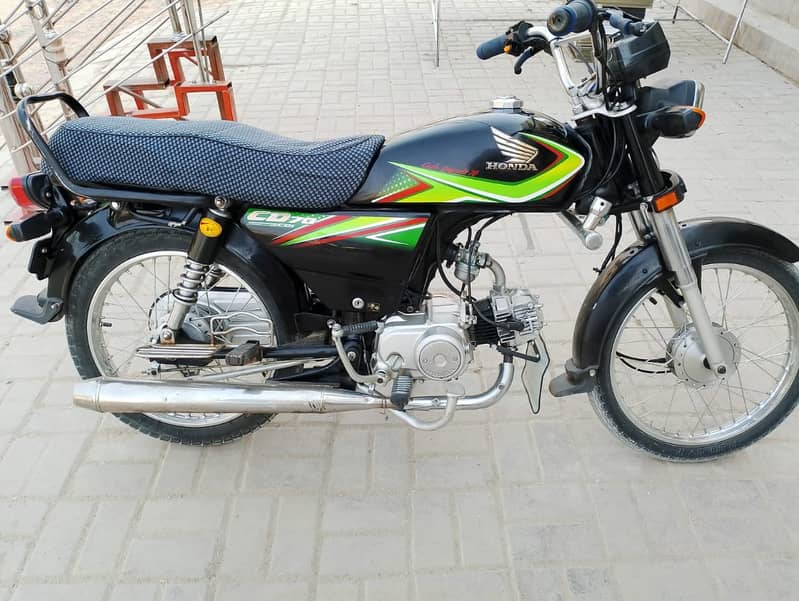 Honda CD 70 cc urgent for sale 03, 25, 98, 74,709 0