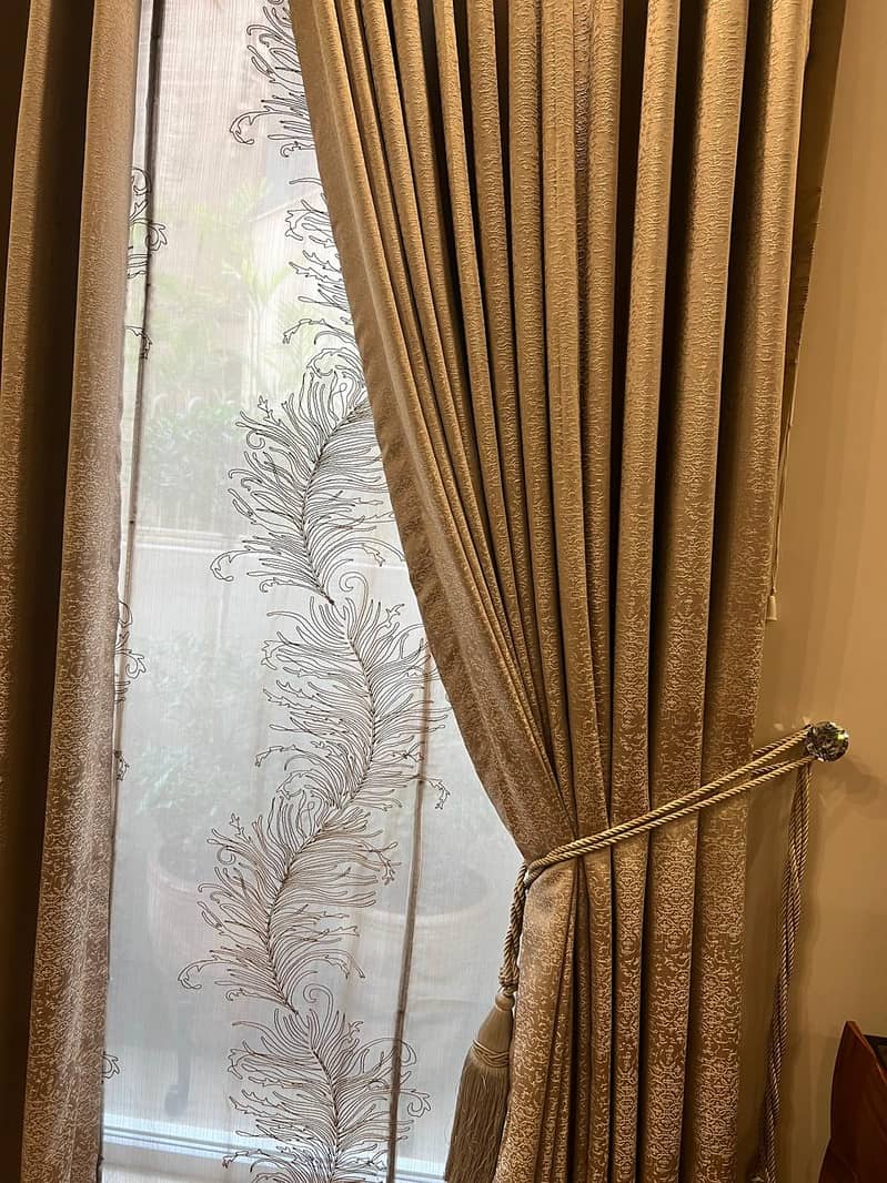 Branded full Wall Two Curtain Set  with Back Blinds and with Accessori 2