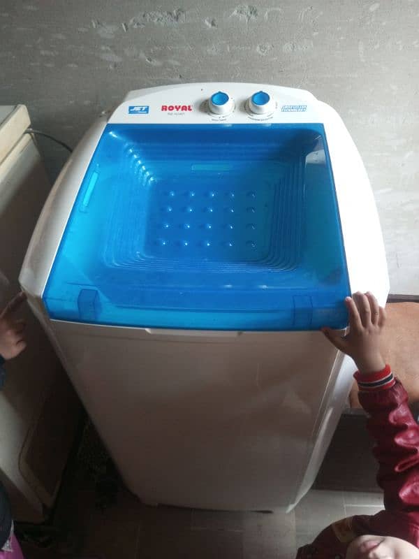 washing machin  Rs. 18000  only 2 O 3 manth used only 0