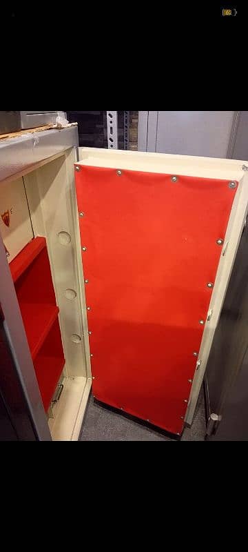 safe almare locker Iran Stand 3