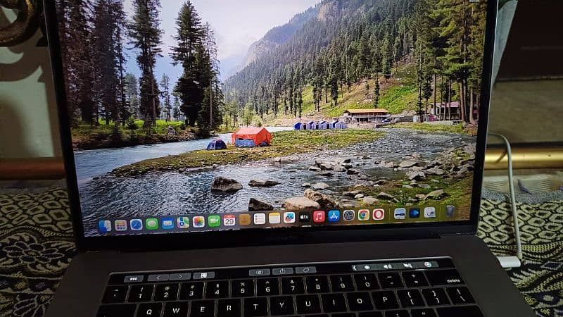 Macbook Pro (Touch Bar) 2018 1