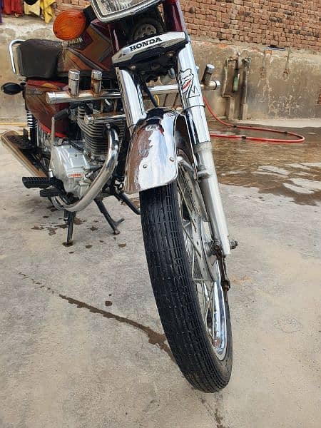 Honda 125. Brand New Condition 5