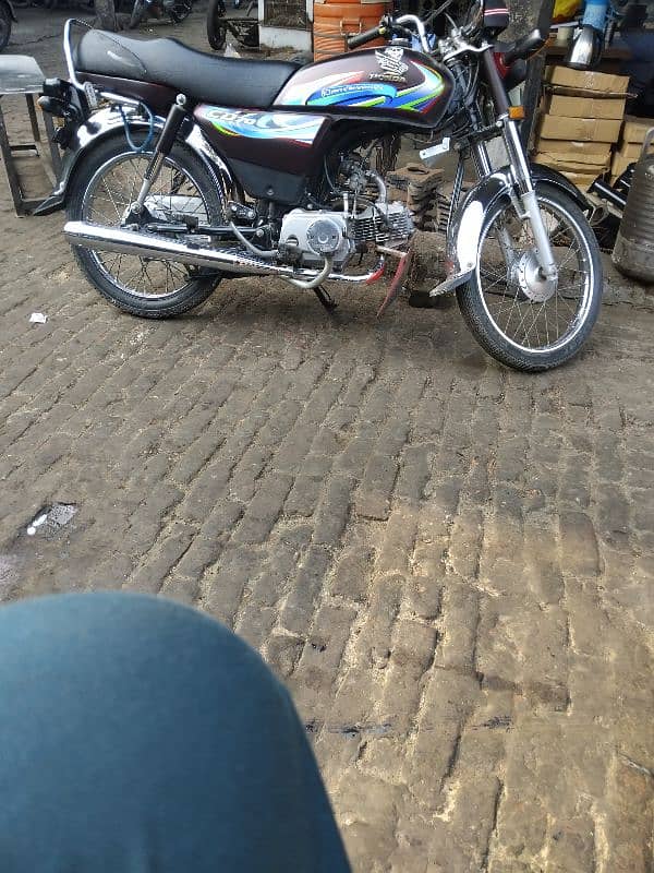 bike ki her ches genver ha urgent condition clean model 23.24 0