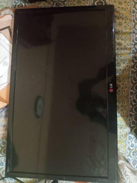 selling 24  inch lg tv 4