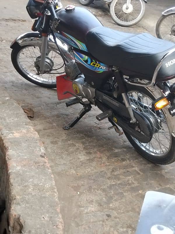 bike ki her ches genver ha urgent condition clean model 23.24 1