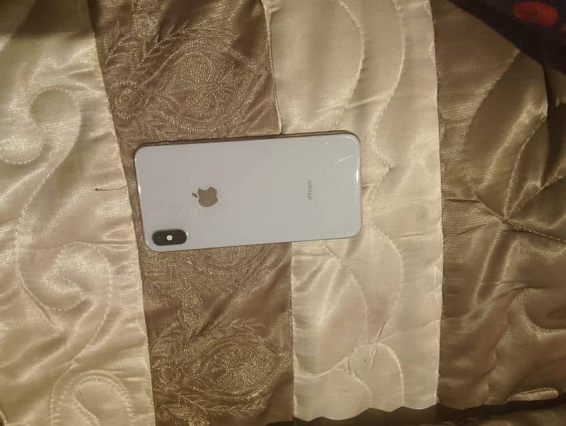 iphone xsmax 64 white color 2