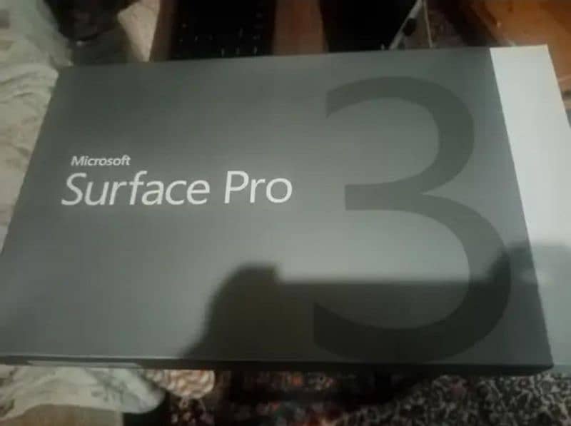 Surface PRO 3 (Full Touch Screen) box pack. 2