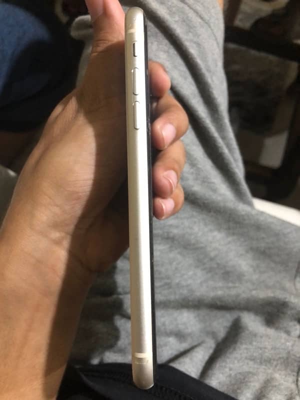 iphone 11 new condition 3