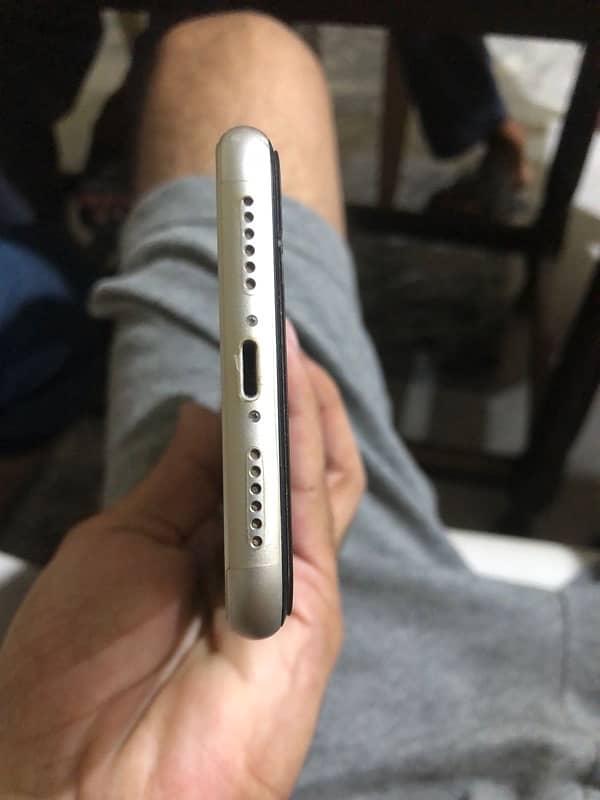 iphone 11 new condition 5