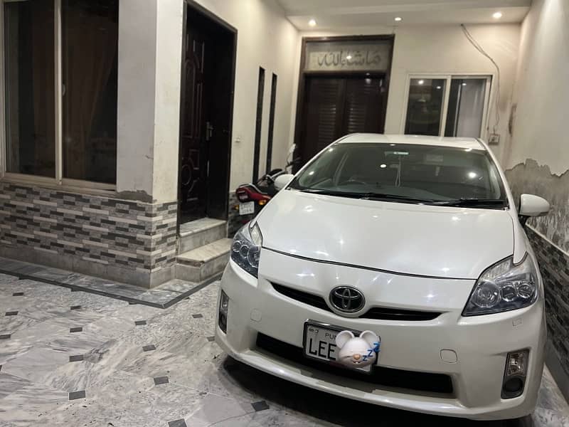 Toyota Prius 2011 S LED Beeg room 1