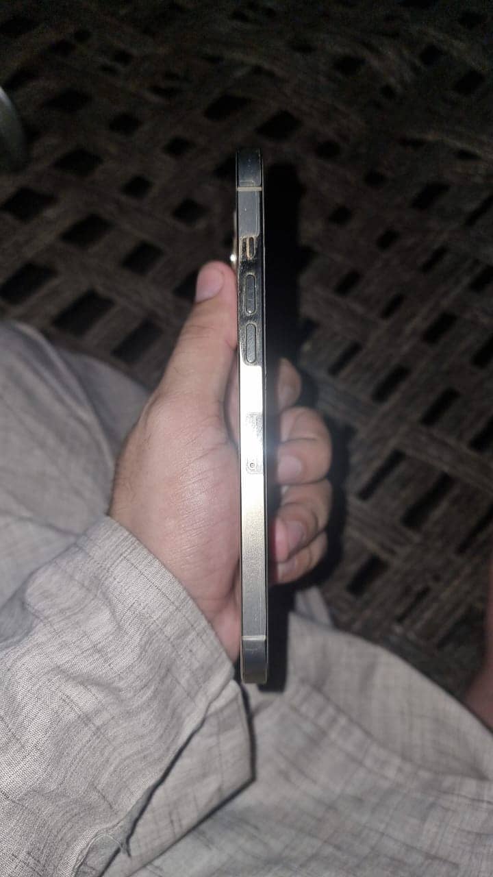 iphone 12promax 256 gb batrry health 80 factrylock 1