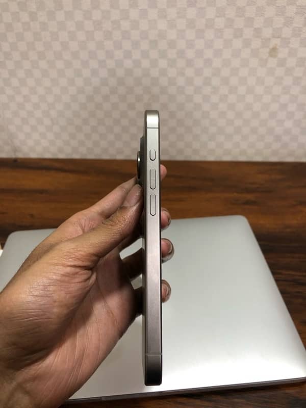 Iphone 15 pro Natural Titanium Jv 128GB with Box 1