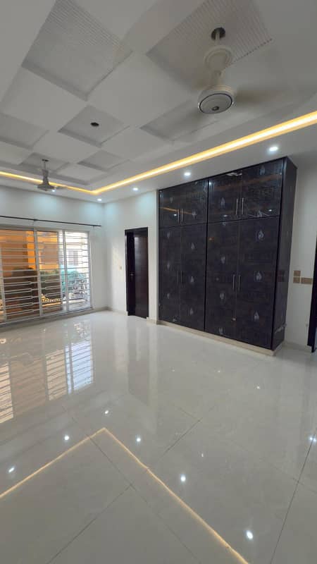 10 MARLA UPPER PORTION AVAILABLE FOR RENT IN MUHAFIZ TOWN PHASE 2 5