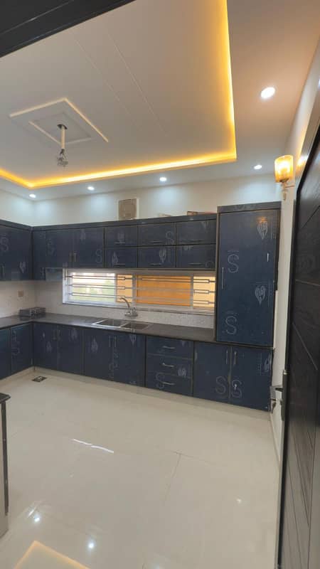 10 MARLA UPPER PORTION AVAILABLE FOR RENT IN MUHAFIZ TOWN PHASE 2 8