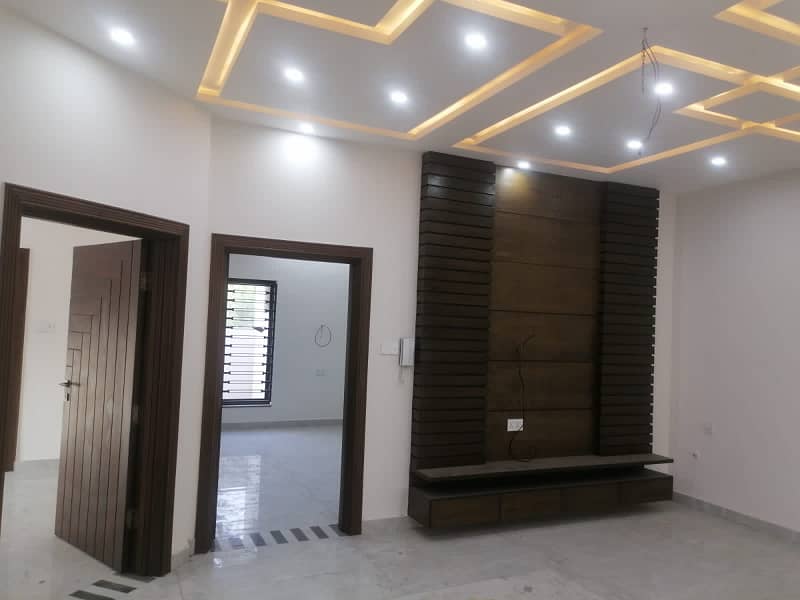 1 Kanal Beautiful House For Rent 0