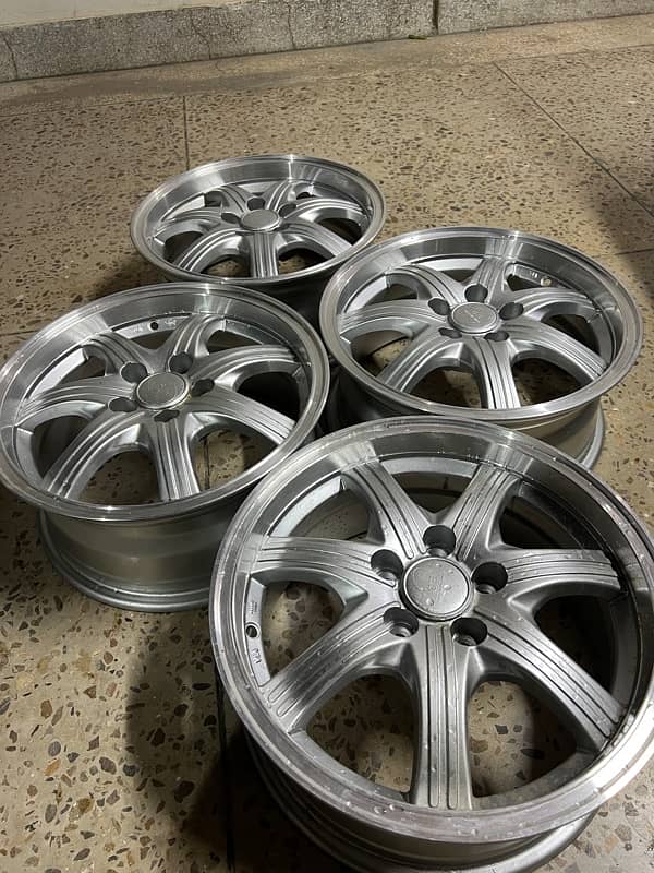 Toyota 15” rims. 0