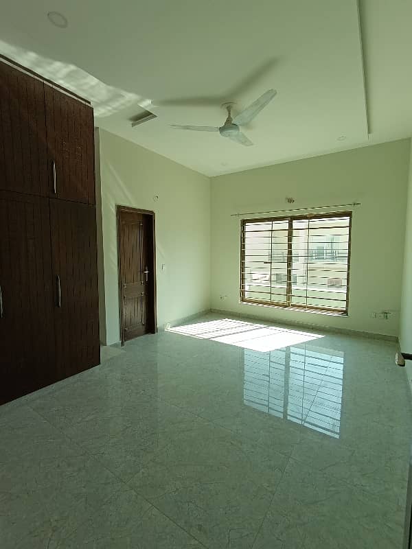 Beautiful House Near Main Gate & Zoo Bahria Enclave Sector C Ungent for Sale 29